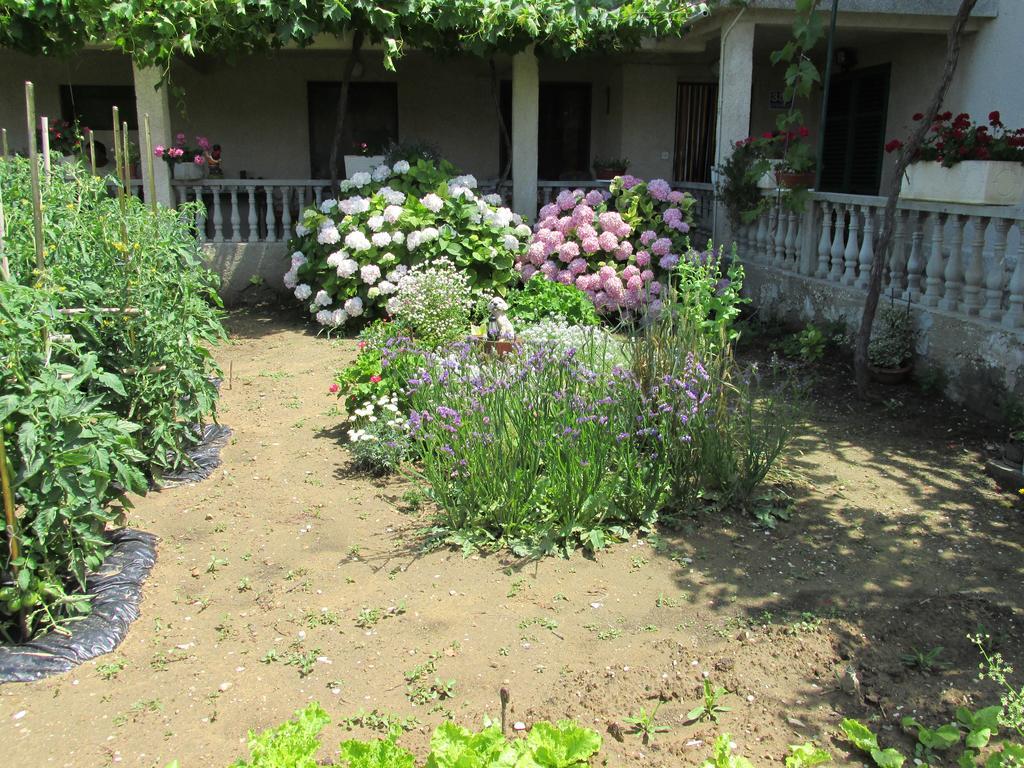 Apartmani Roza Lopar Exterior foto